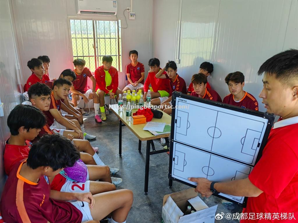 福建省足协举办青少年足球比赛，激发青少年热情